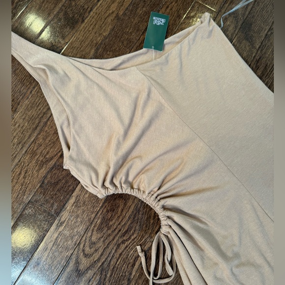 Maxi Dress with Cutout - Picture 2 of 6